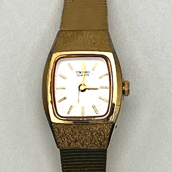 Seiko Vintage Ladies Petite Gold tone Square Watch Working - Picture 6 of 11